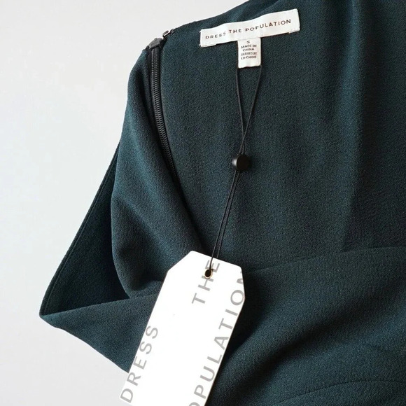 Dress the Population Sandra Plunge Crepe Trumpet Gown in Pine Green - Picture 4 of 8